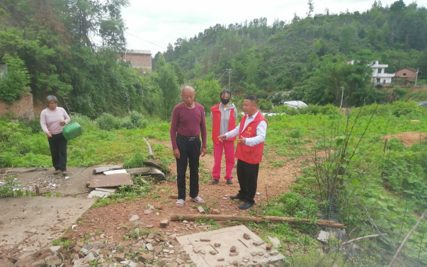 吉埠镇瑶村村开展农村沼气设施安全隐患排查工作